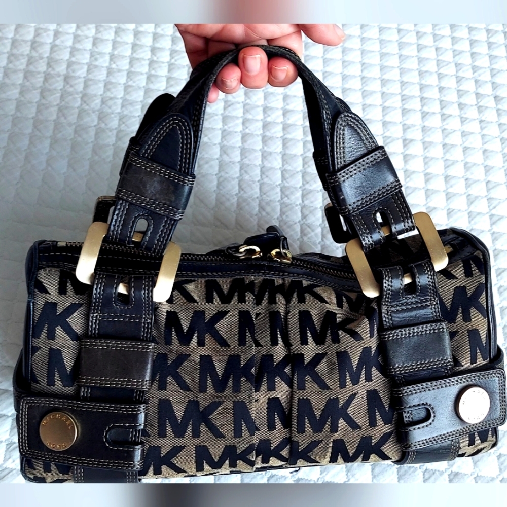 MICKAEL KORS HAND BAG